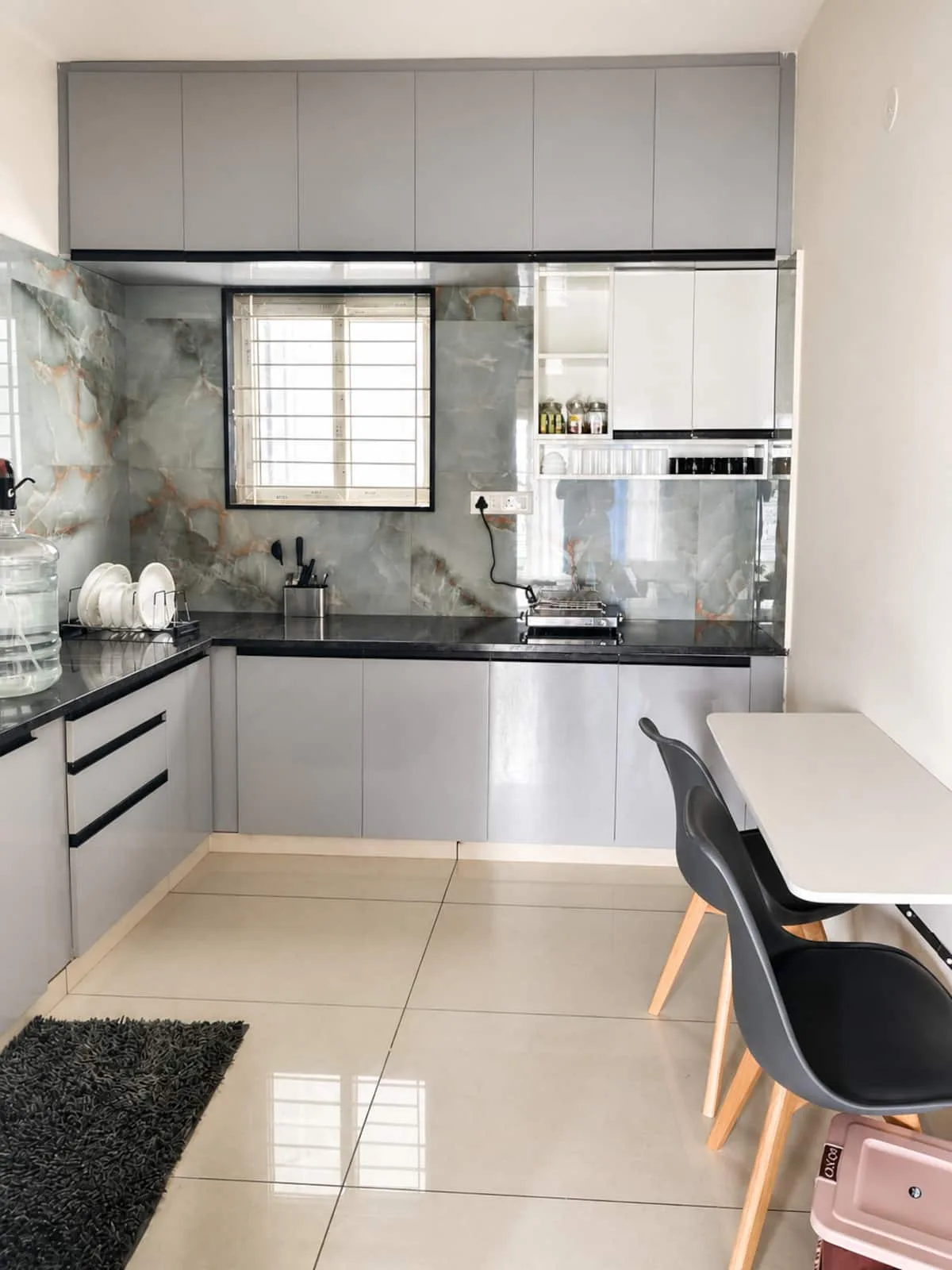 Kitchenette image 9