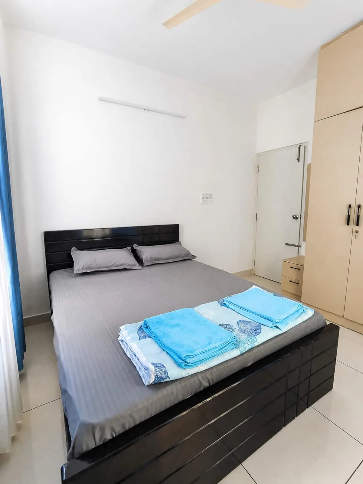 Interior & Living Room 32