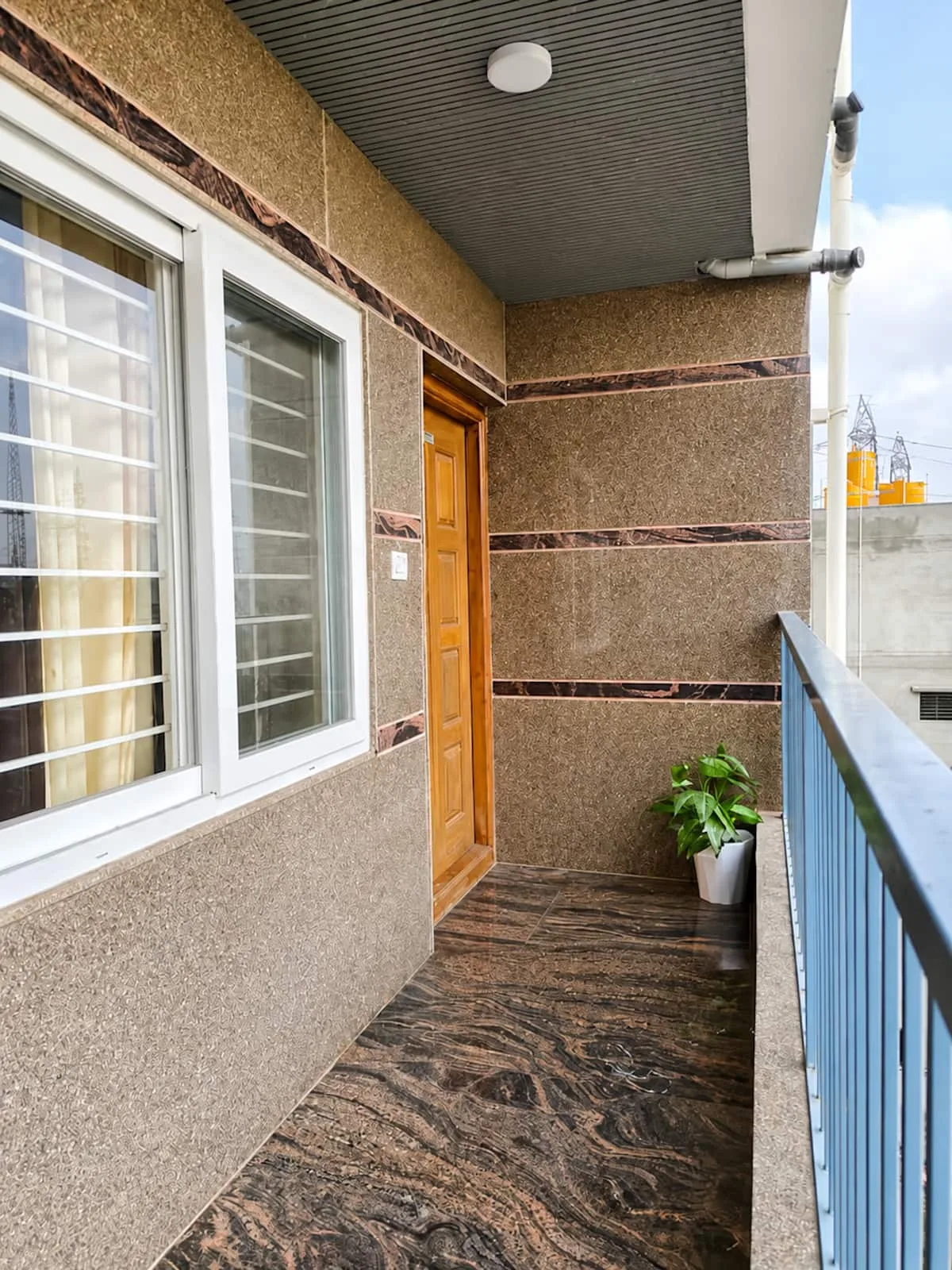 Exterior image 3