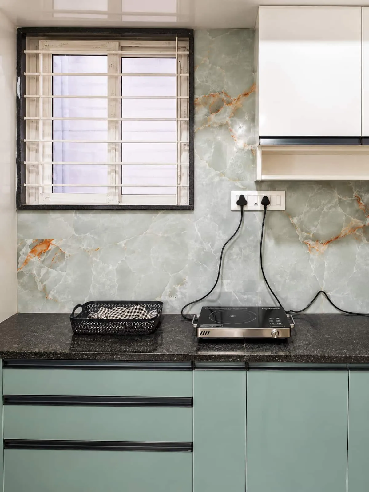 Kitchenette image 3