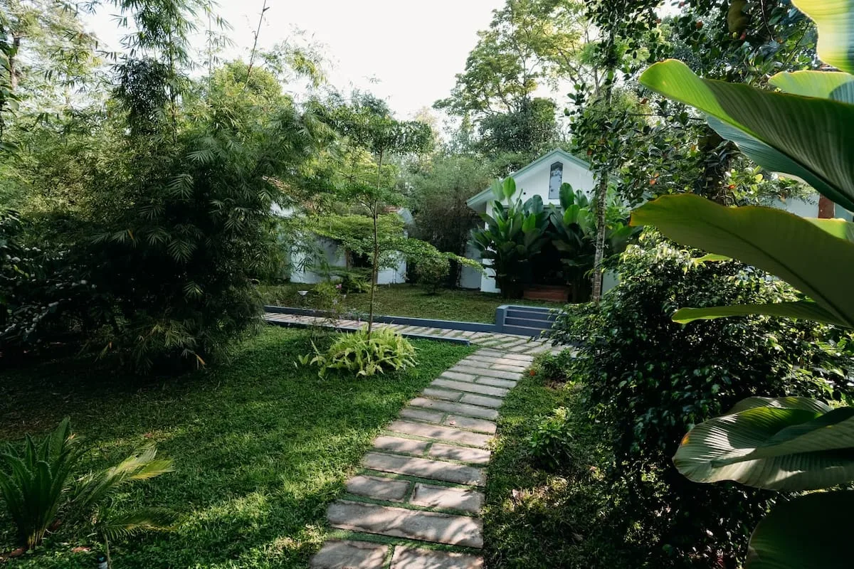 Exterior image 5