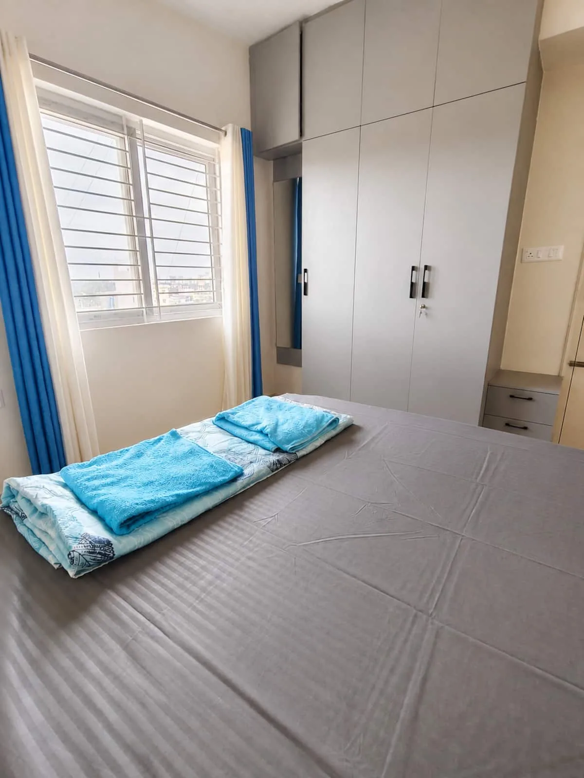 Bedroom 1 image 4