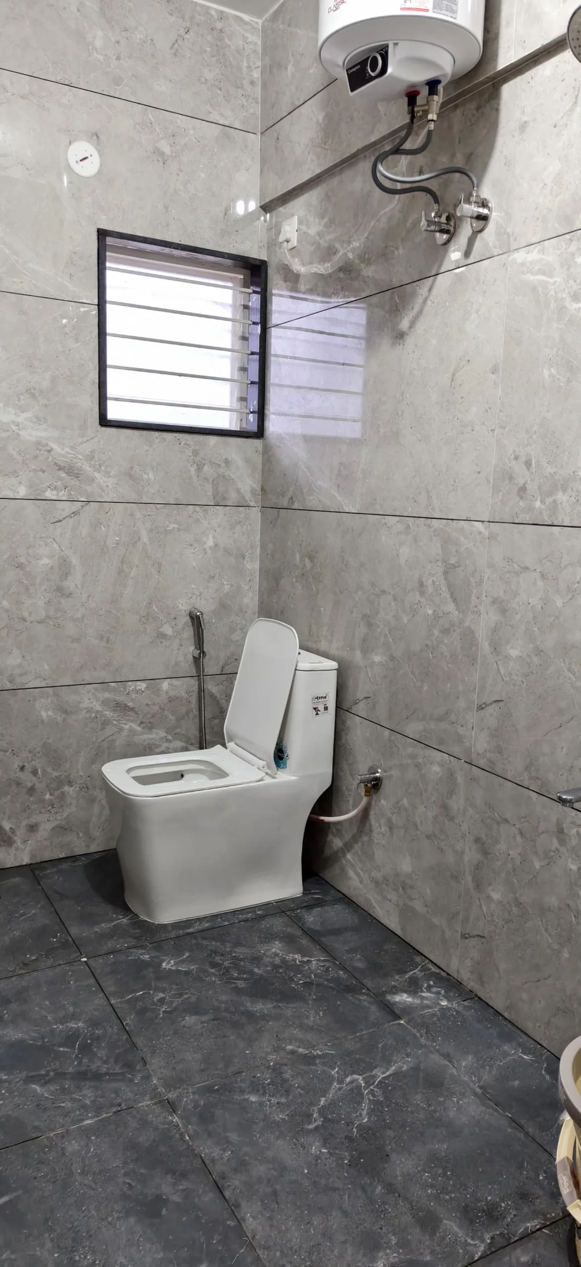 Full bathroom 1 image 1