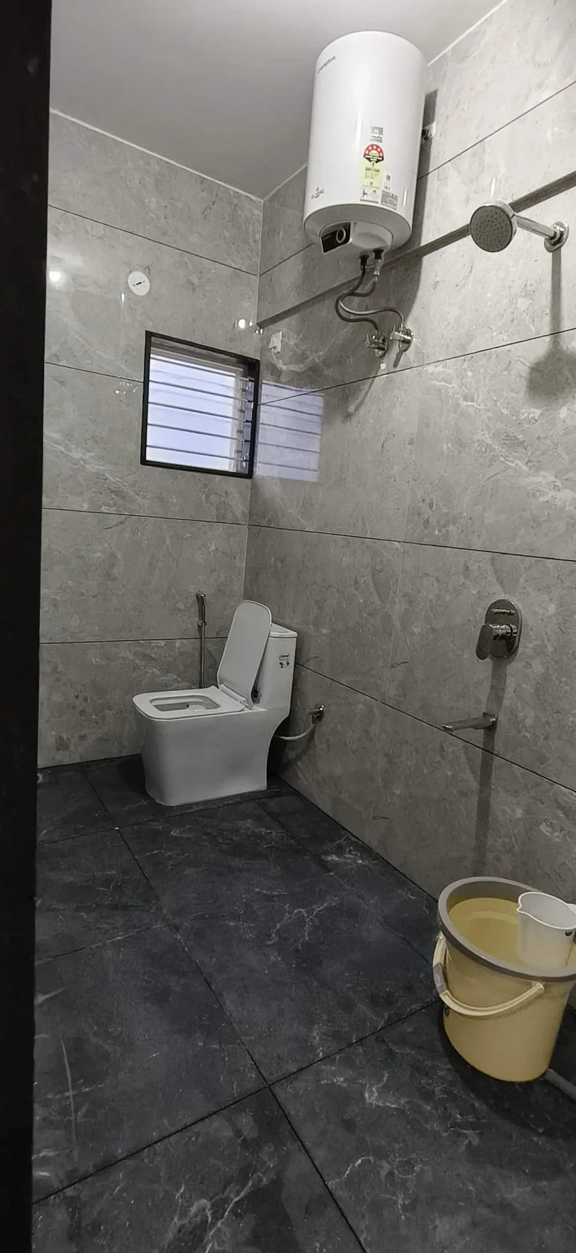 Full bathroom 1 image 2