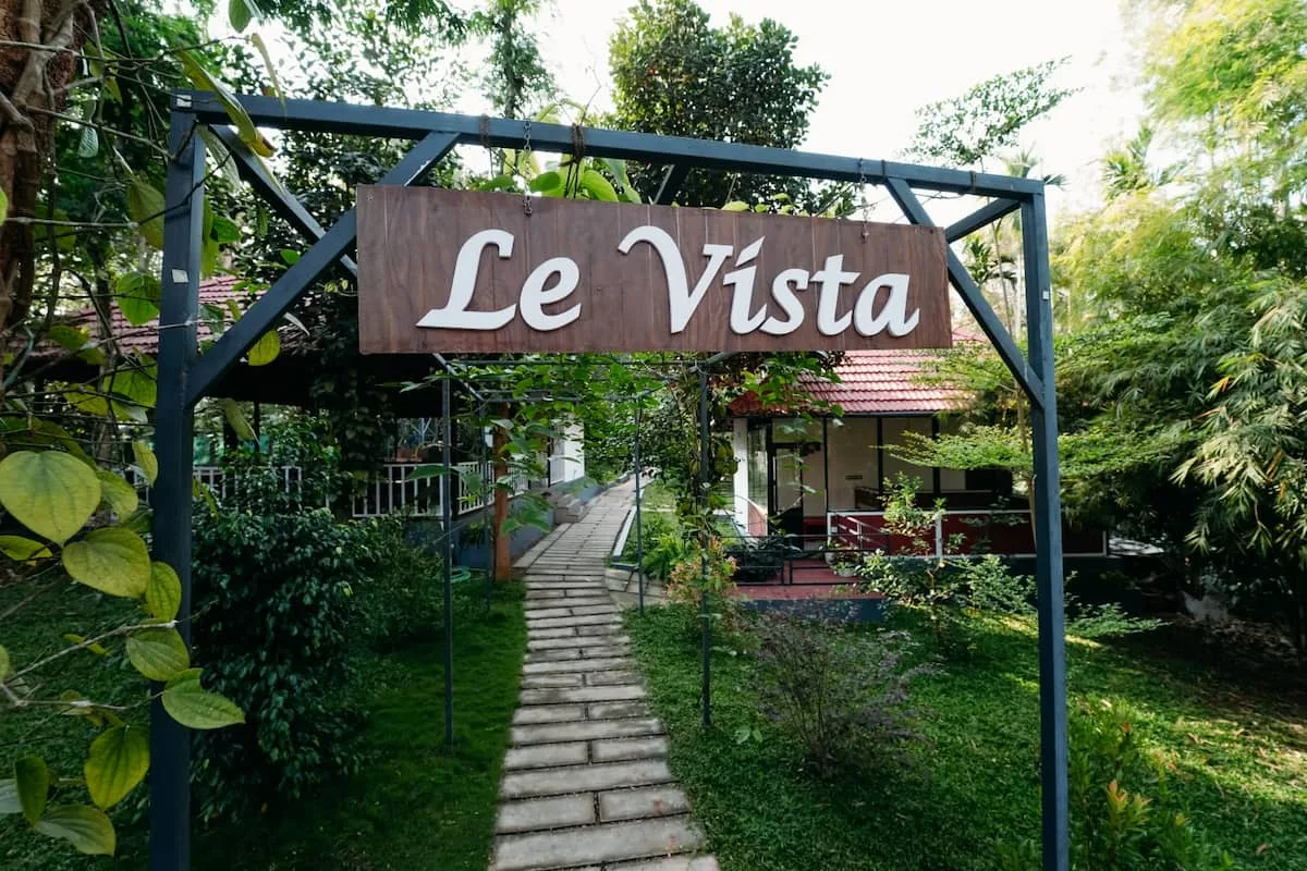 Exterior image 4