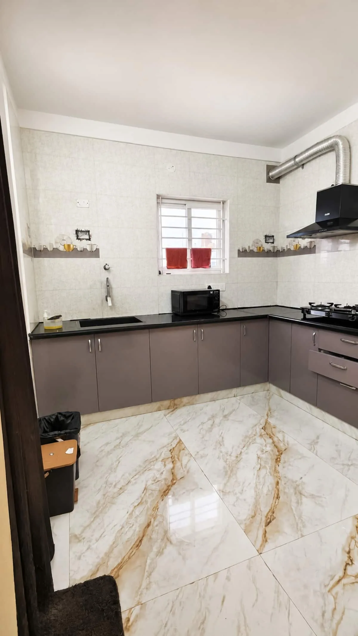 Full kitchen image 10