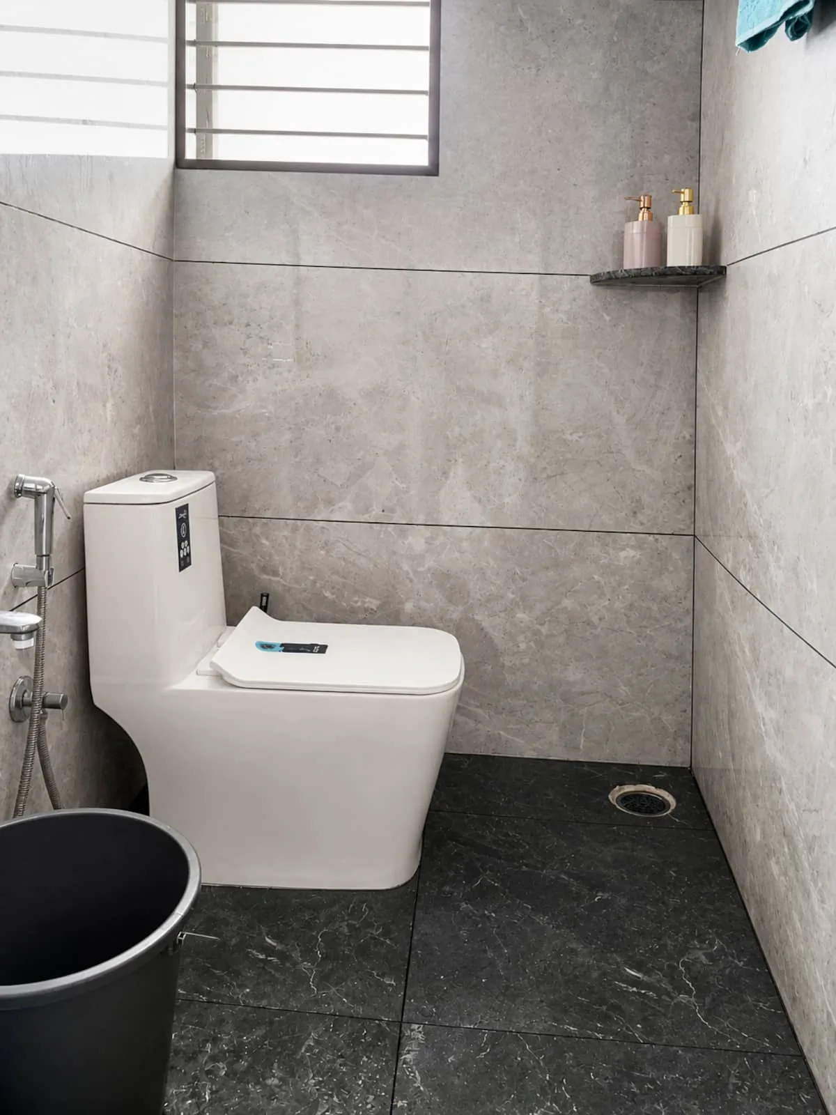 Full bathroom 1 image 4