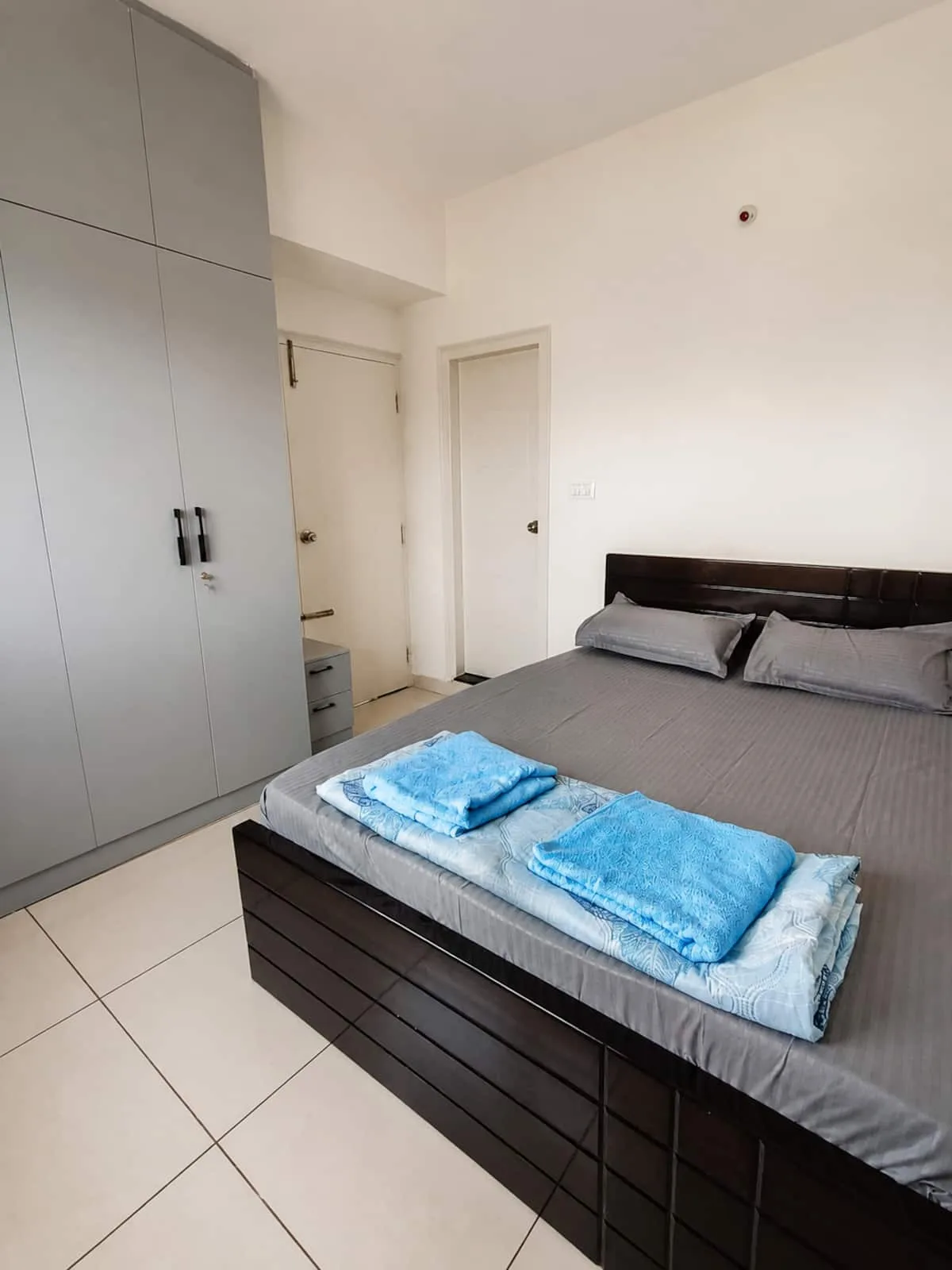 Interior & Living Room 20